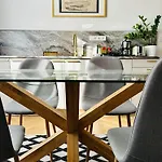 Kiki And Art Apartment