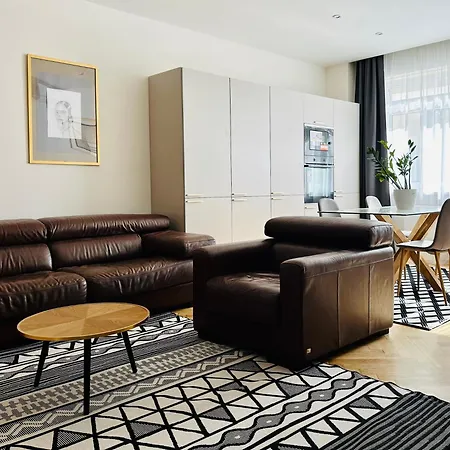 Апартаменты Kiki And Art *