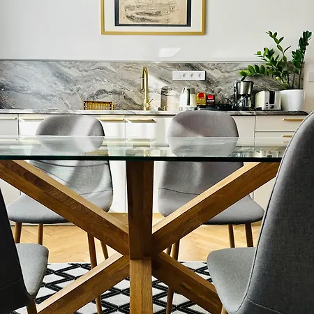 Kiki And Art Apartment